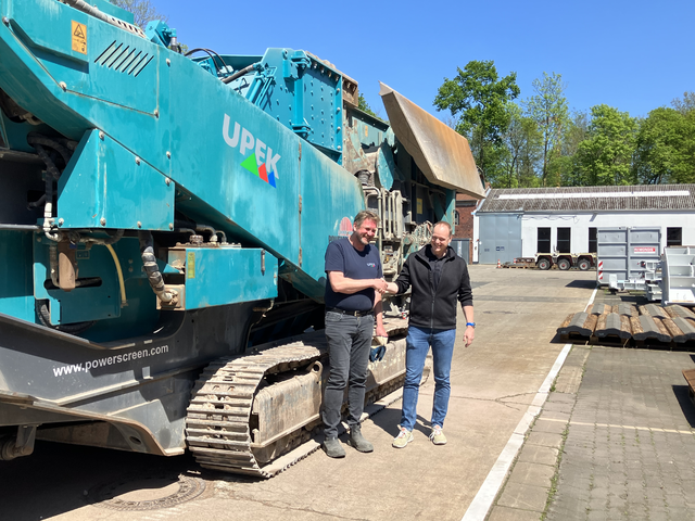 HAZEMAG HPI Primärprallbrecher im Einsatz im Bauschuttrecycling bei der Aufbereitung von Abbruchmaterial